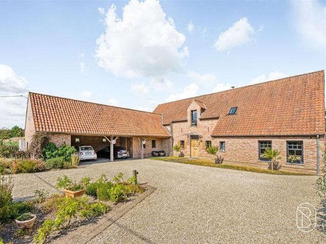 Fermette à vendre pour 975000 euro avec 5 chambres à coucher