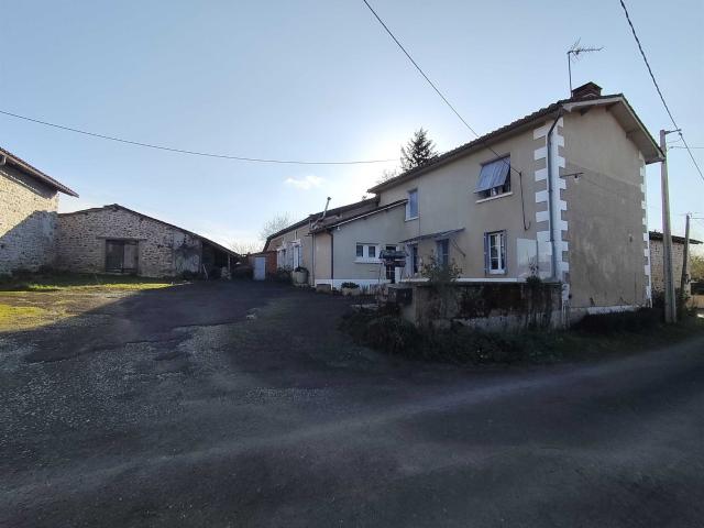 Fermette Avec Dependances 117m² La Rochefoucauld en Angoumois