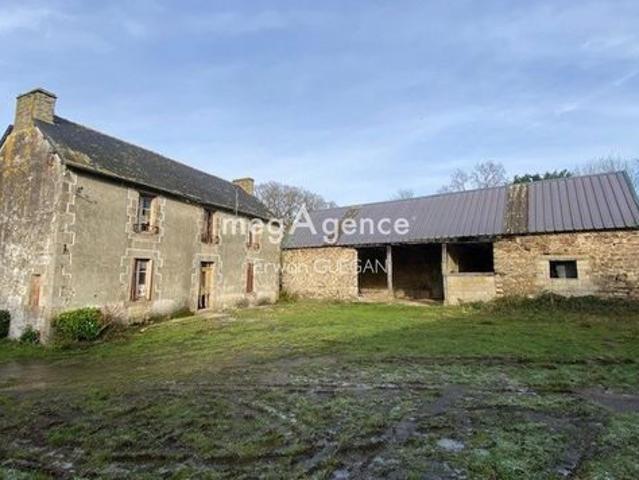Fermette avec parcelle agricole au calme à la campagne à 10 minutes de PONTIVY