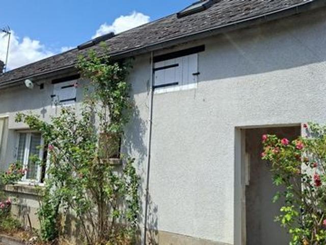 Fermette, dépendances, grand terrain constructible