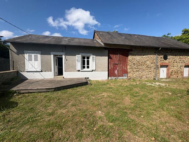 Fermette en pierre avec dépendances et terrain