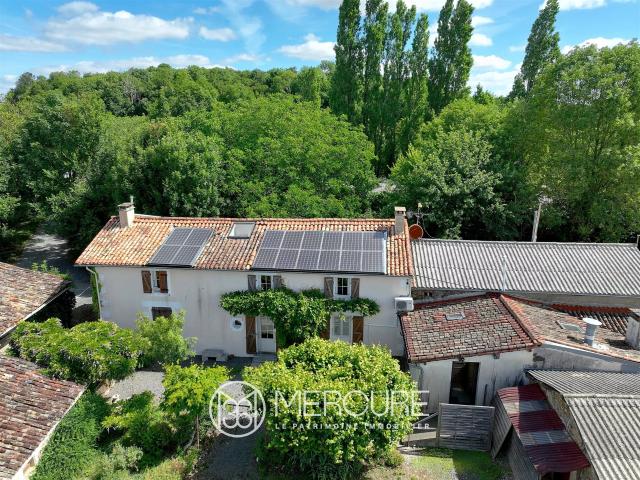 Fermette rénovée avec espaces de réception 140m² Exireuil