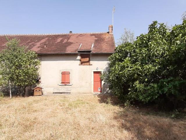 fermette restaurée de 2 chbs, cuisine, salle d'eau, salle à manger, cellier, jardin, dépendance