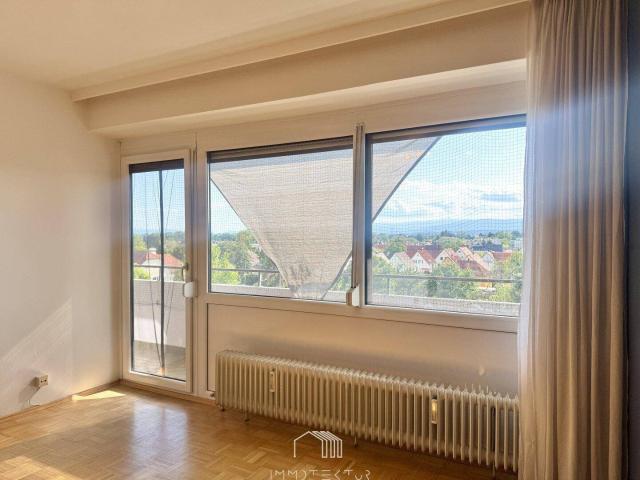 WOHNEN MIT WEITBLICK: Helle 2,5 Zimmer Wohnung mit Loggia und traumhaftem Fernblick über Liebenau
