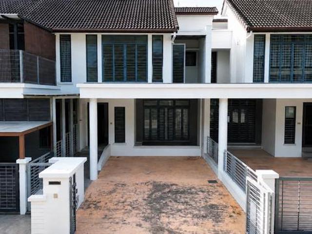 BIG SIZE GOOD PRICE 2Storey 22x90 Terrace Fernlane Denai Alam