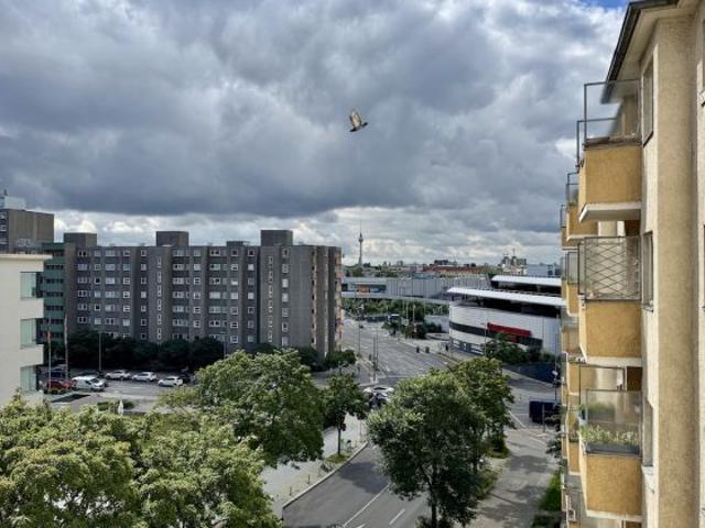 Fernsehturmblick, 2,5 Zimmer Eigentumswohnung bezugsfrei kaufen in Berlin Gesundbrunnen, 58 m², Süd Loggia