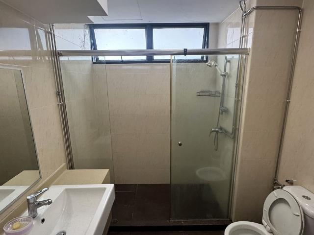 Fernwood Towers D15, Condominium