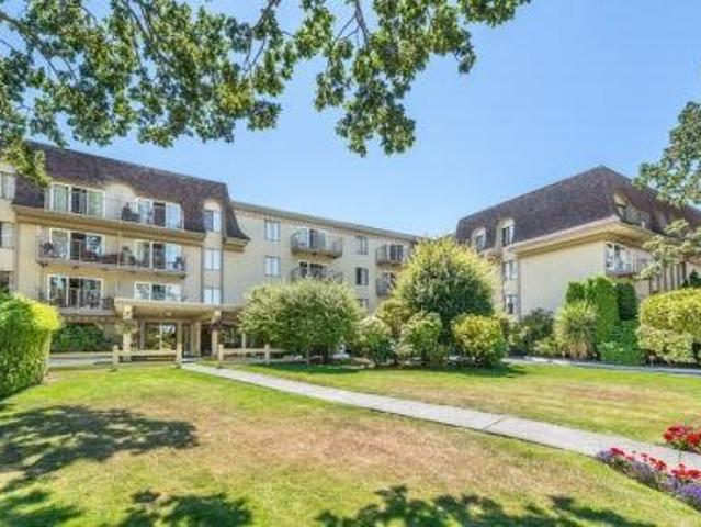 Fernwood Manor Apartments 1 Bedroom Apartment for Rent at 1575 Fernwood Manor, Victoria, BC V8R 1L2 Jubilee