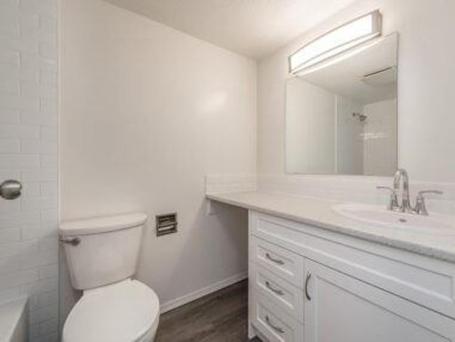 Fernwood Manor Apartments 1 Bedroom Apartment for Rent at 1575 Fernwood Manor, Victoria, BC V8R 1L2 Jubilee