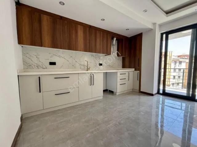 Fesleğen Mahallesinde 110m2 2+1 Sıfır Daire
