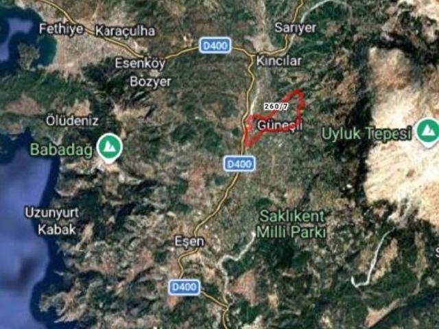 FETHİYEYE ÇOK YAKIN SEYDİKEMER GÜNEŞLİDE RESMİ YOLLU 386 m 2B ARAZİ
