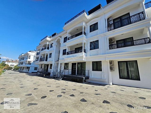 Fethiye Merkezde Havuzlu ve Lüks 3+1 Yeni Kiralık Daire