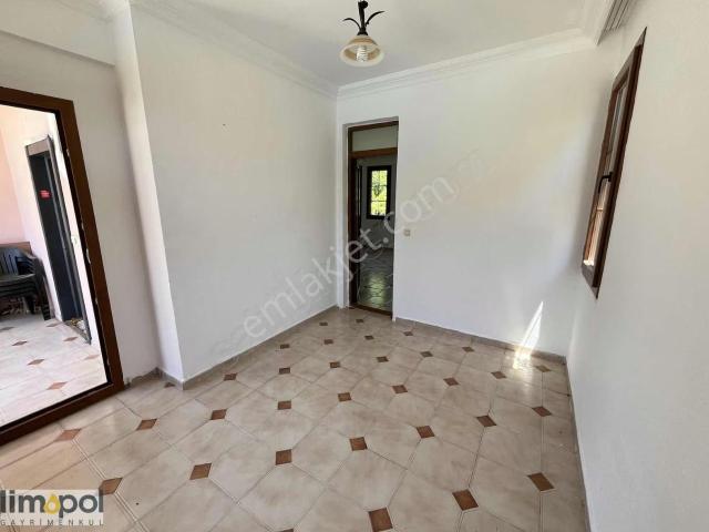 Fethiye Çalışta Havuzlu Sitede 1+1 Giriş Kat Kiralık Daire