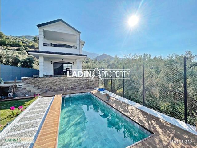 Fethiye Esenköy'de Havuzlu Müstakil 4+1 Eşyalı Kiralık Villa