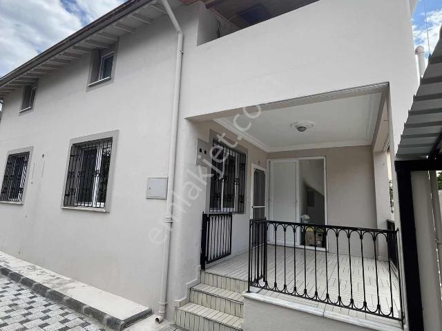 Fethiye Foça'da Eşyasız Kiralık 2+1 Bahçe Katı Daire