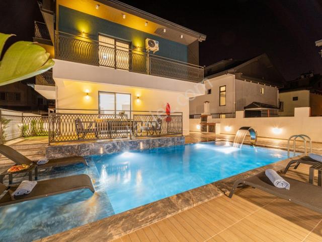 Fethiye Gunlukbasinda Satılık 3+1 Full Eşyali Site Icınde Villa