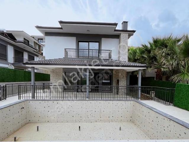 Fethiye Üzümlü Mh.de İlkon'dan Satılık Sıfır 4+1 Müstakil Villa