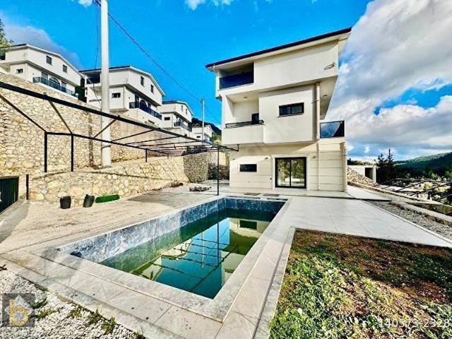 Fethiye yeşil üzümlü'de satılık tripleksi villa müstakil havuzlu
