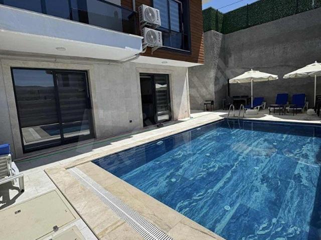 Fethiye Yeşilüzümlü mahallesinde eşyalı 3+1 villa