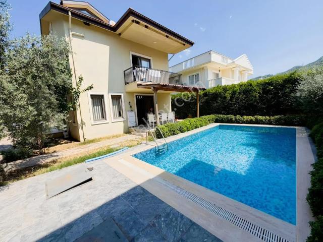 Fethiye Yeşilüzümlüde Havuzlu Eşyalı Satılık Villa Ayrı Mutfak