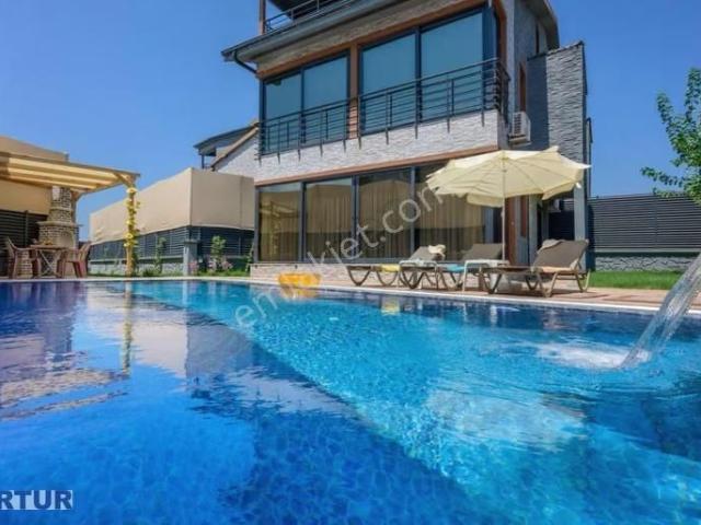 Fethiye'de Müstakil Havuzlu Ve Bahçeli 4+1 Villa