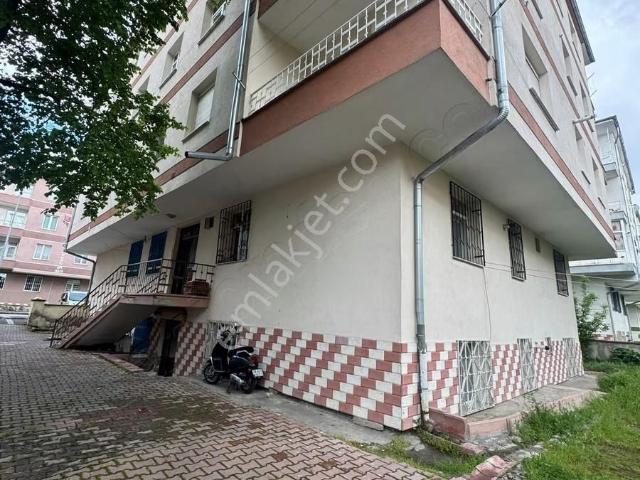 Fevziçakmak Mahallesinde Satılık 3+1 Bodrum Daire