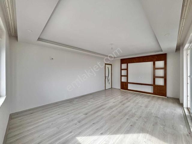 Fevzi Çakmakta Havuzlu Site İçi Arakat 3+1 Geniş Kiralık Daire
