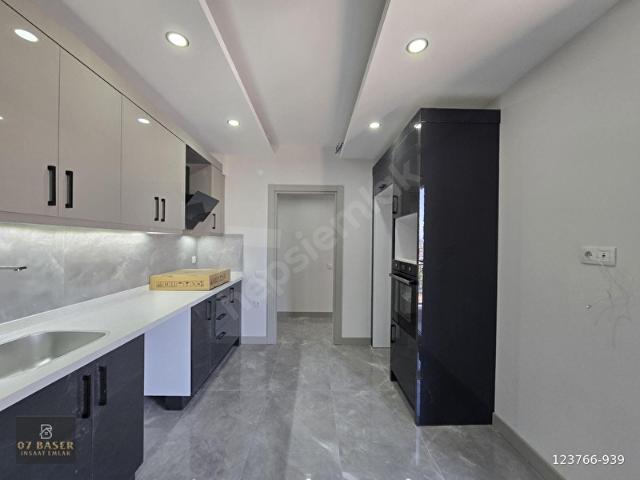 FEVZİÇAKMAKTA HAVUZLU SİTEDE 110 m2 2+1 SIFIR DAİRELER