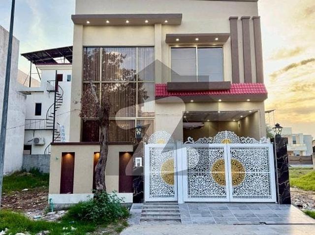 FF Block Near Commercial Market 5 Marla Brand New House Available For Sale