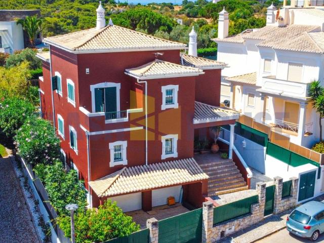 FHCM3002 Moradia V5 com Piscina a 500m da Praia, Alvor, Portimão