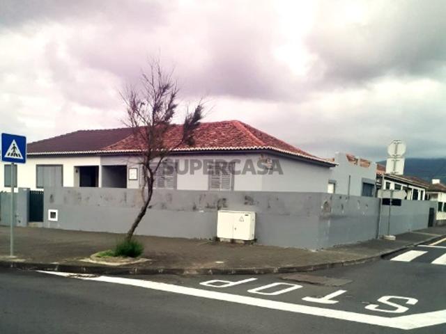 FHPM3070 Moradia Geminada p/ Recuperação T3 Térrea Vista 1ª Linha Mar, Ribeira Grande