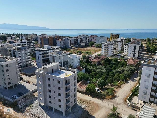 FİNİKE SAHİLDE GENİŞ SATILIK 2+1 DAİRE