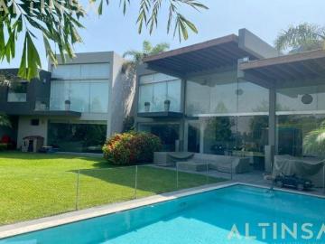 Fina y Exclusiva Residencia en La Planicie La Molina 1,200 m²