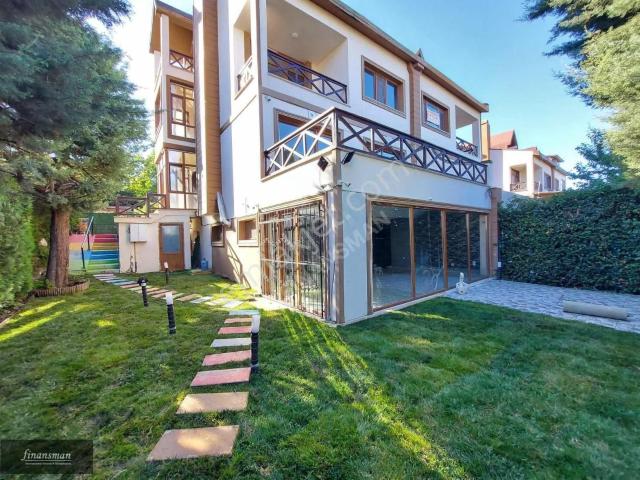 Finansman'dan. geniş Bahçeli. havuzlu. kışbahçeli. lüks Villa