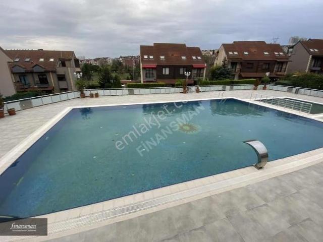 Finansmandan. geniş Bahçeli. havuzlu. kapalı Otoparklı Villa