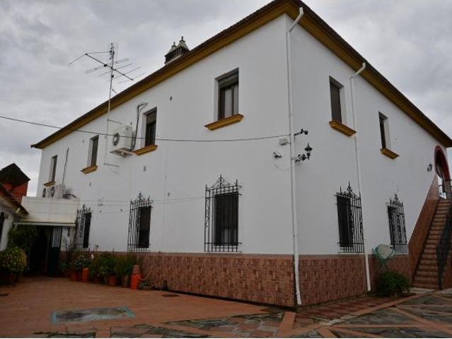 Finca urbana con diez casas