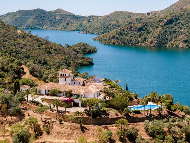 Finca andaluza especial en Istan con Potencia excepcional
