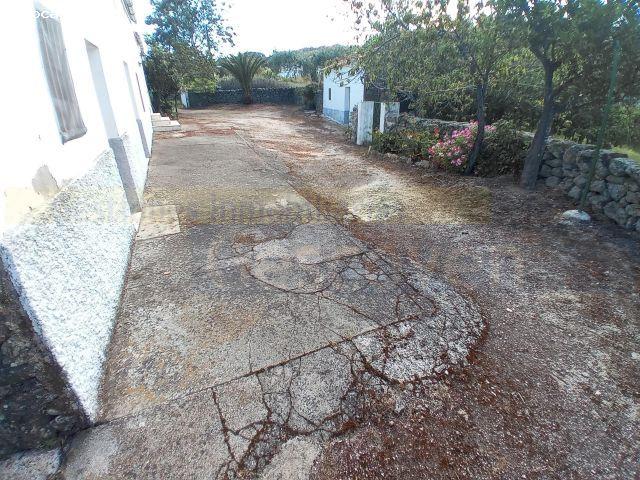FINCA CASA RÚSTICA VIVIENDA CON TERRENO, PATIO, GARAJE Y ESTANQUE PISCINA