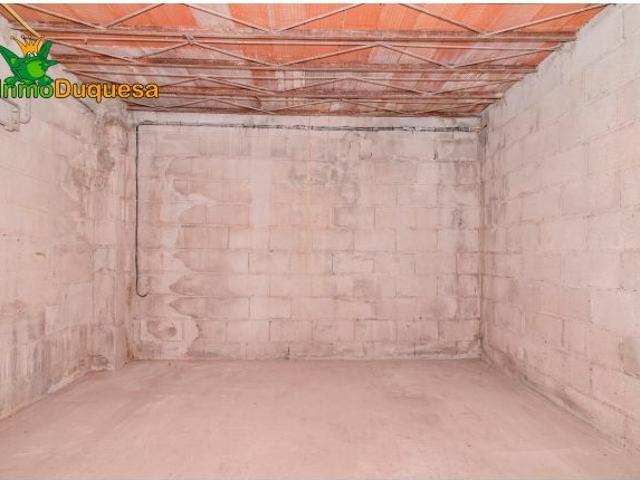 Finca con 2 NAVES y COBERTIZO. 2.100 m2 de solar