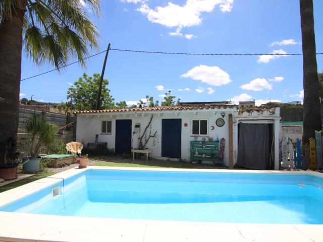 Finca con casa de una planta, piscina y 4.000 m2 de parcela a pocos minutos de Coín