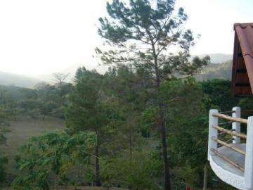 FINCA CON CASA LA MESA DE SAN MARTIN: 3 HECTÁREAS, CERCA DE LA CIUDAD