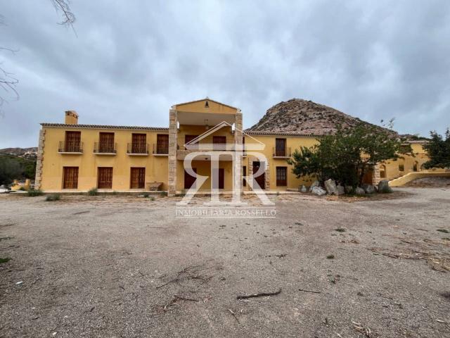 Finca con caserío y vistas al mar en Águilas Murcia
