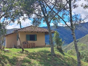 Finca con dos vertientes, una cascada y un mirador de 360º