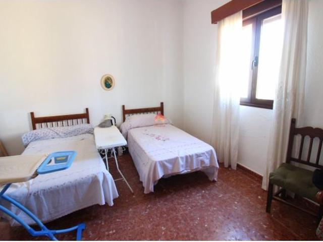 FINCA CON NAVE Y VIVIENDA MUY PRÓXIMA A RONDA