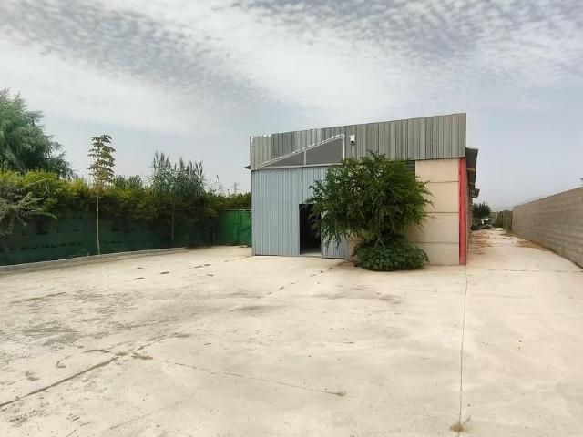 ¡Finca con nave industrial reformada en El Jau, Santa Fe! Espacio, versatilidad y buen acceso
