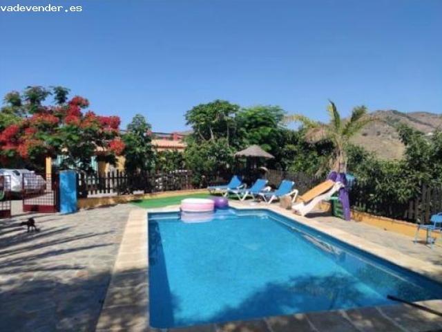 Finca con piscina cerca de Almuñécar