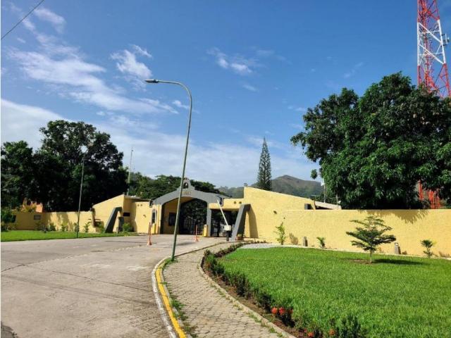 Finca de 35500 mts dentro del Solar en Venta, Guataparo, Valencia