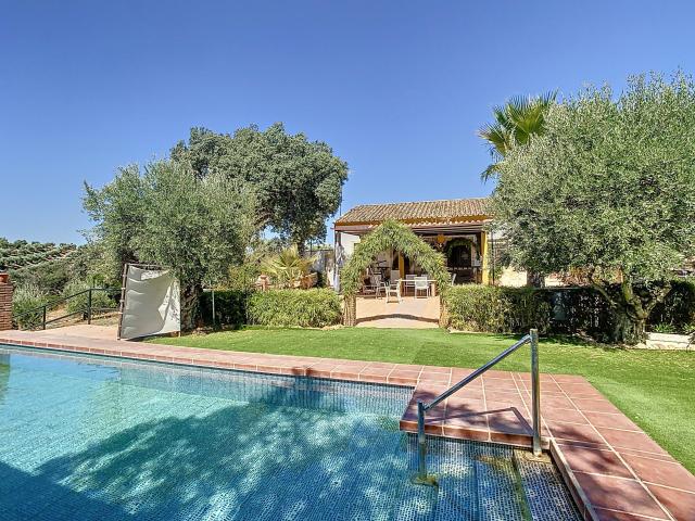 Chalet casi nuevo en Adamuz, Córdoba ¡Tu hogar ideal!