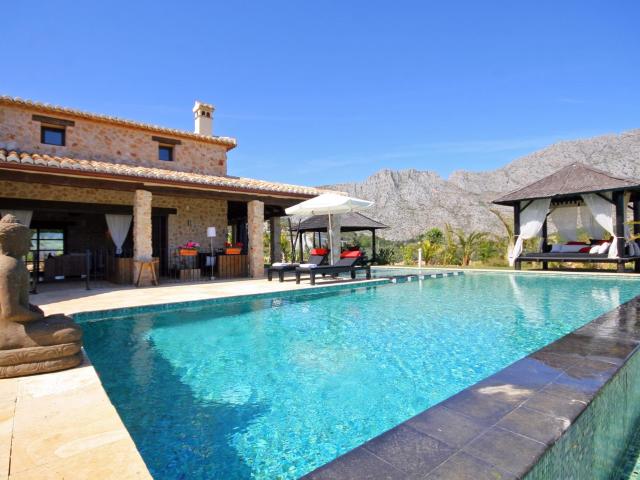 Villa de lujo en Beniarbeig muy cerca de Dénia con vistas panorámicas y casa de invitados independiente