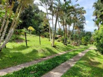 Finca de montaña de varias viviendas